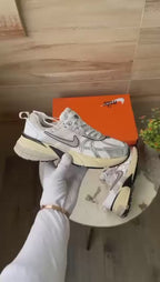 Nike V2K Run Metalic