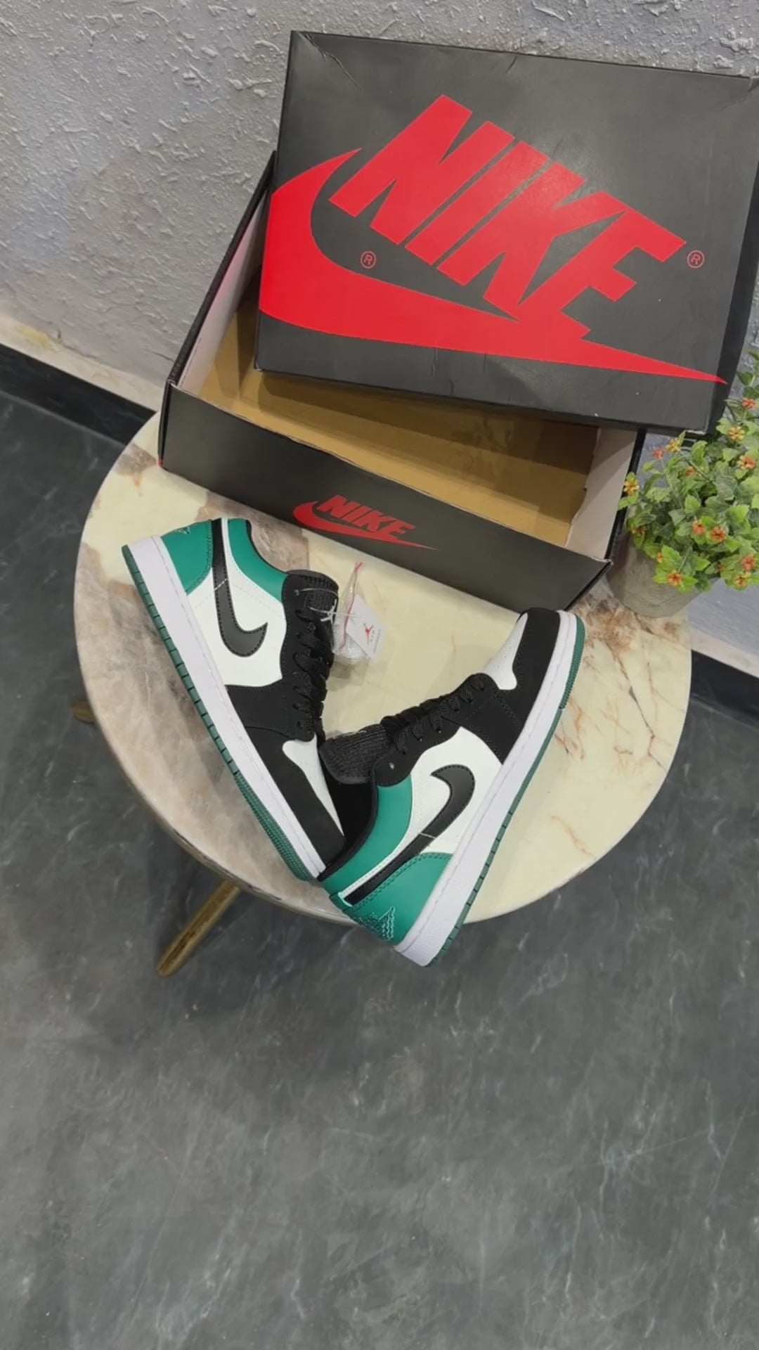 AIR JORDANS RETRO 1 LOW BLACK GREEN