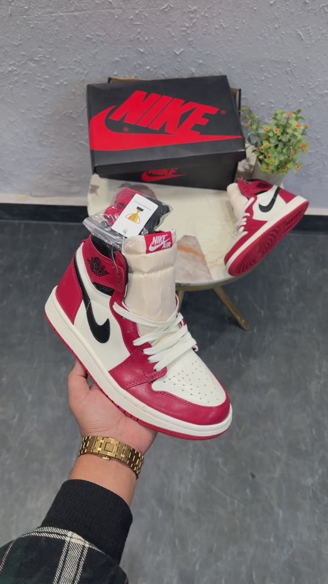 AIR JORDANS RETRO 1 HIGH LOST AND FOUND