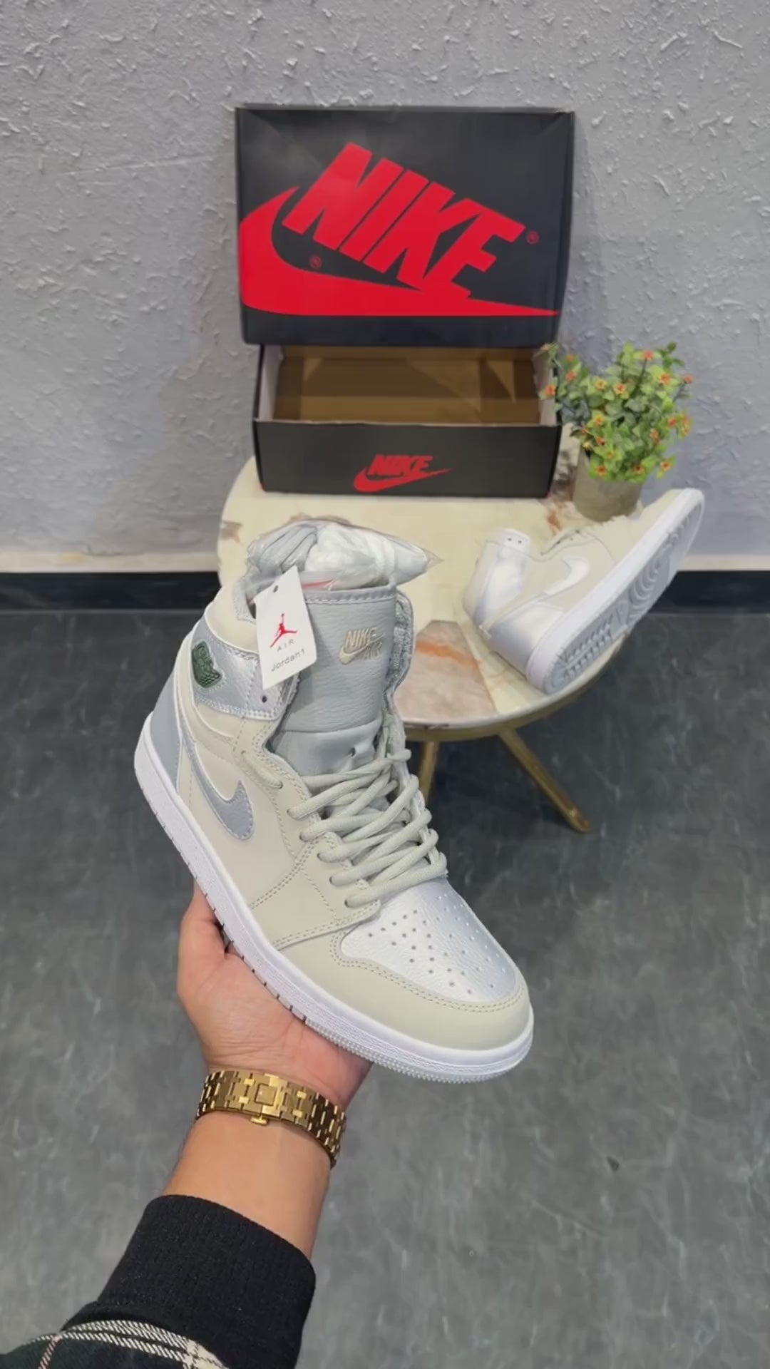Air Jordan 1 Retro Metalic Silver