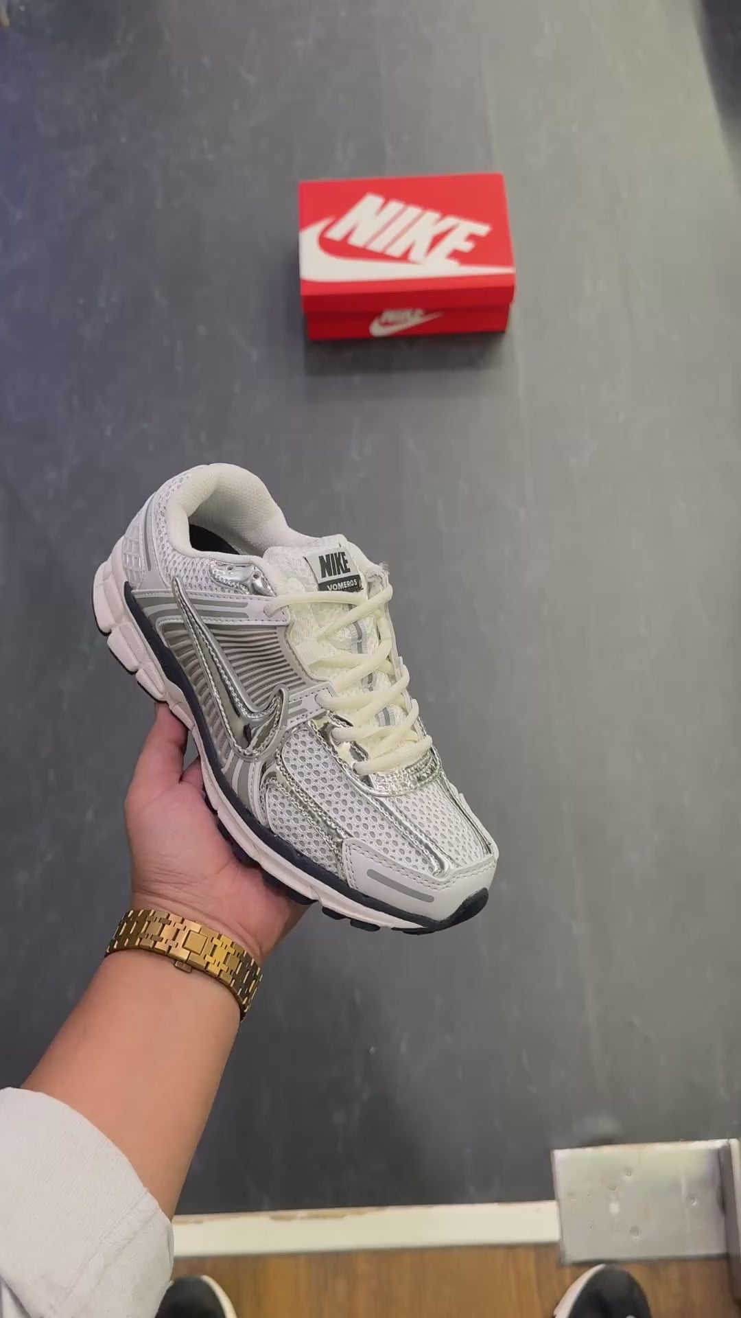 Greyhut-NIKE ZOOM VOMERO PHOTON DUST