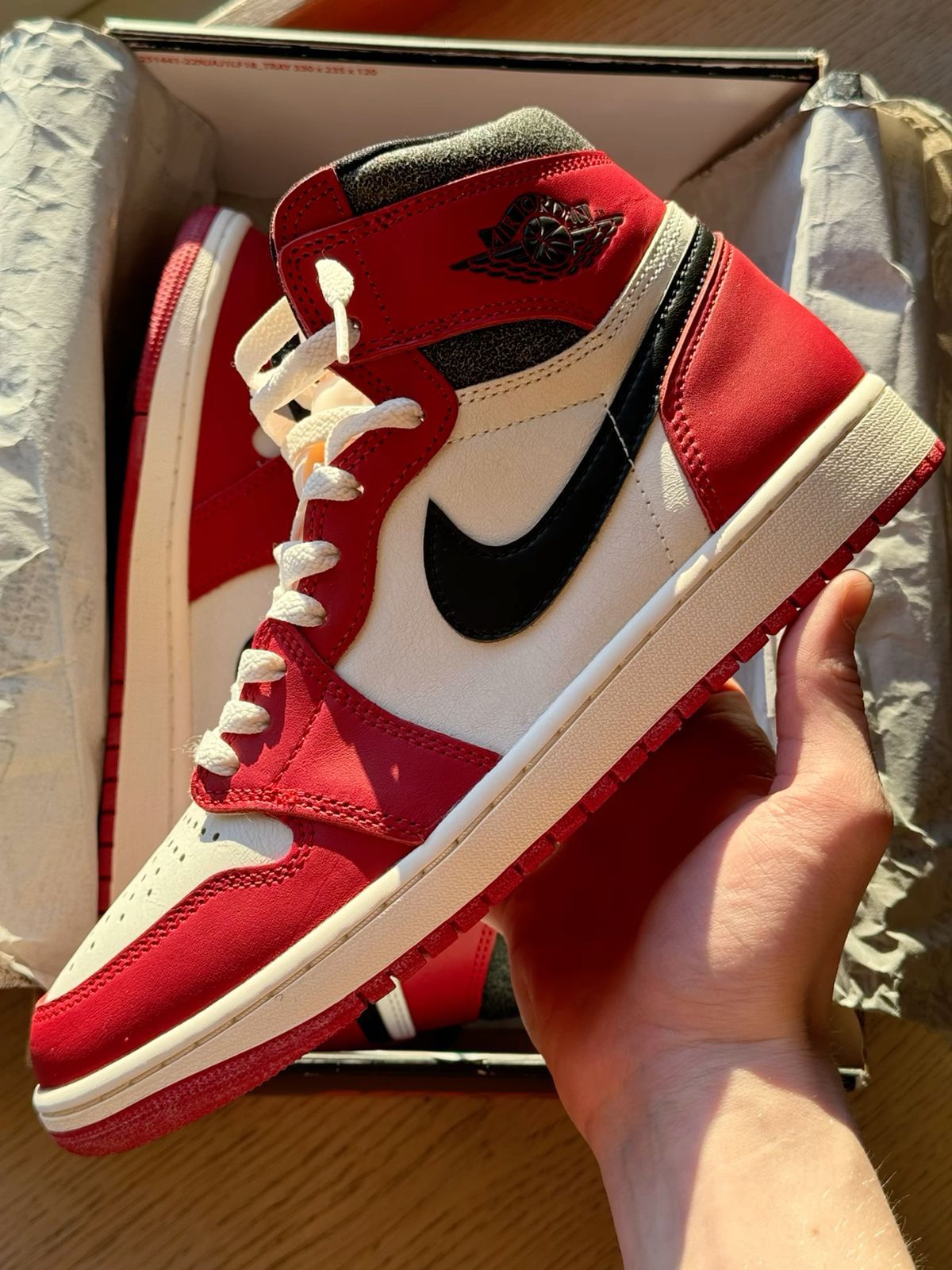 AIR JORDANS RETRO 1 HIGH LOST AND FOUND