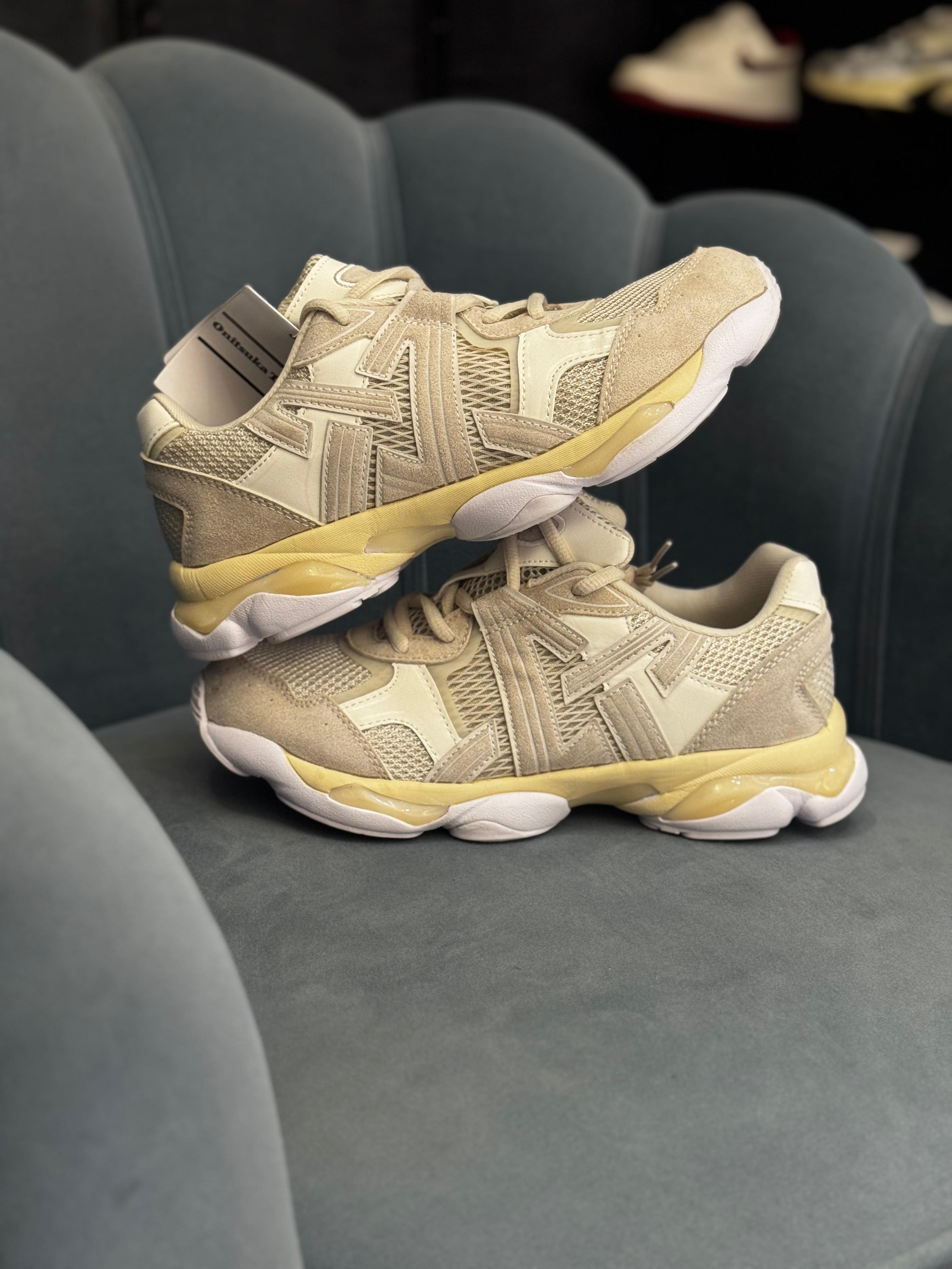 ONITSUKA TIGER Cream & White