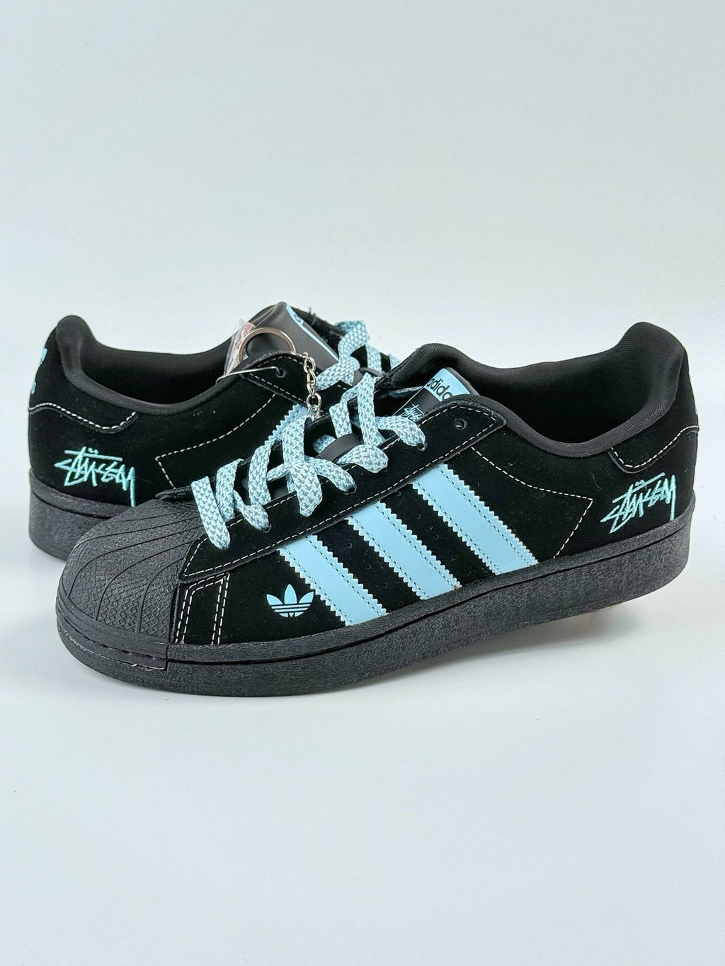ADIDAS ORIGINALS SUPERSTAR X STUSSY KEYCHAIN BLACK