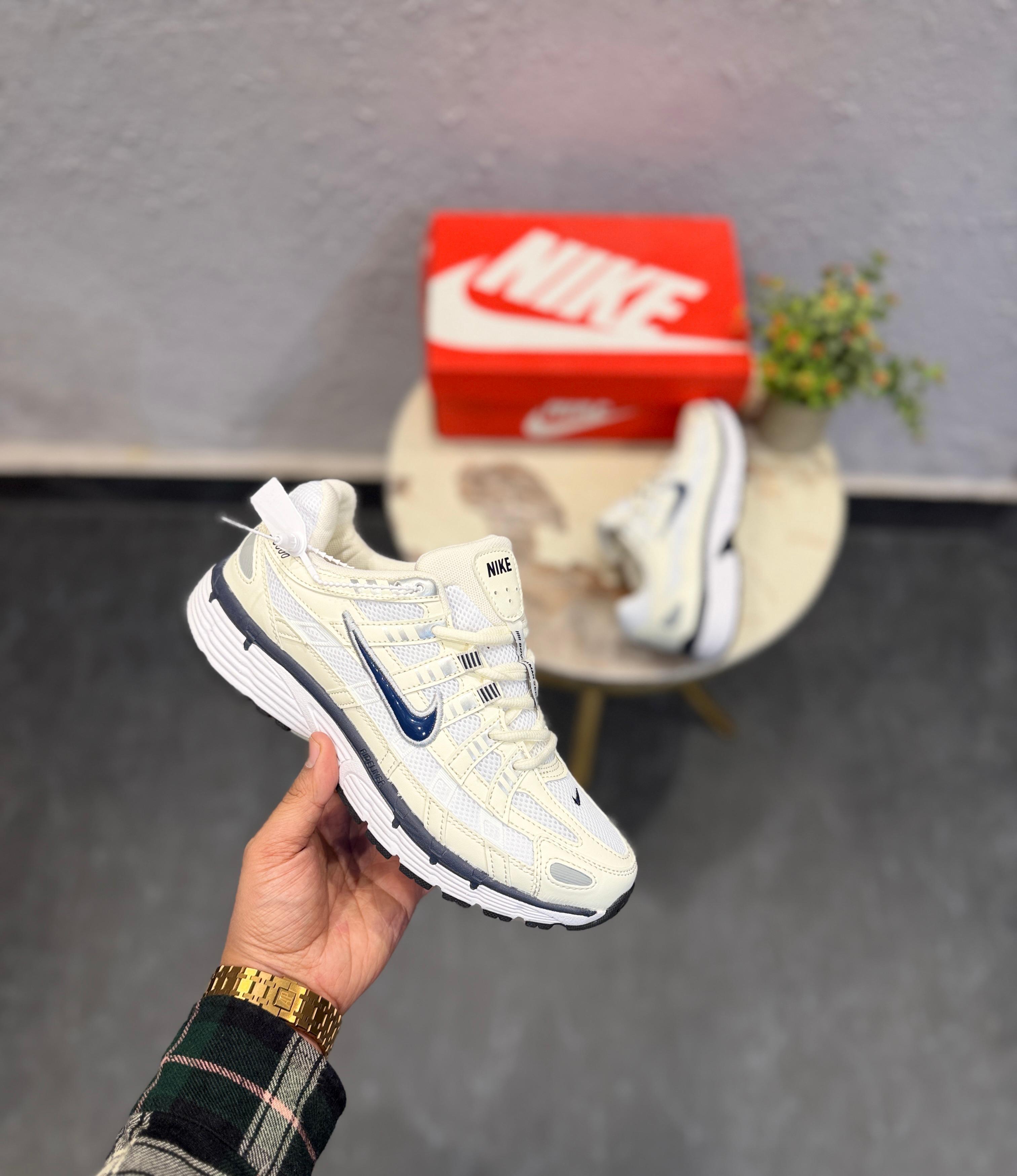 NIKE P-6000 METALIC GOLD