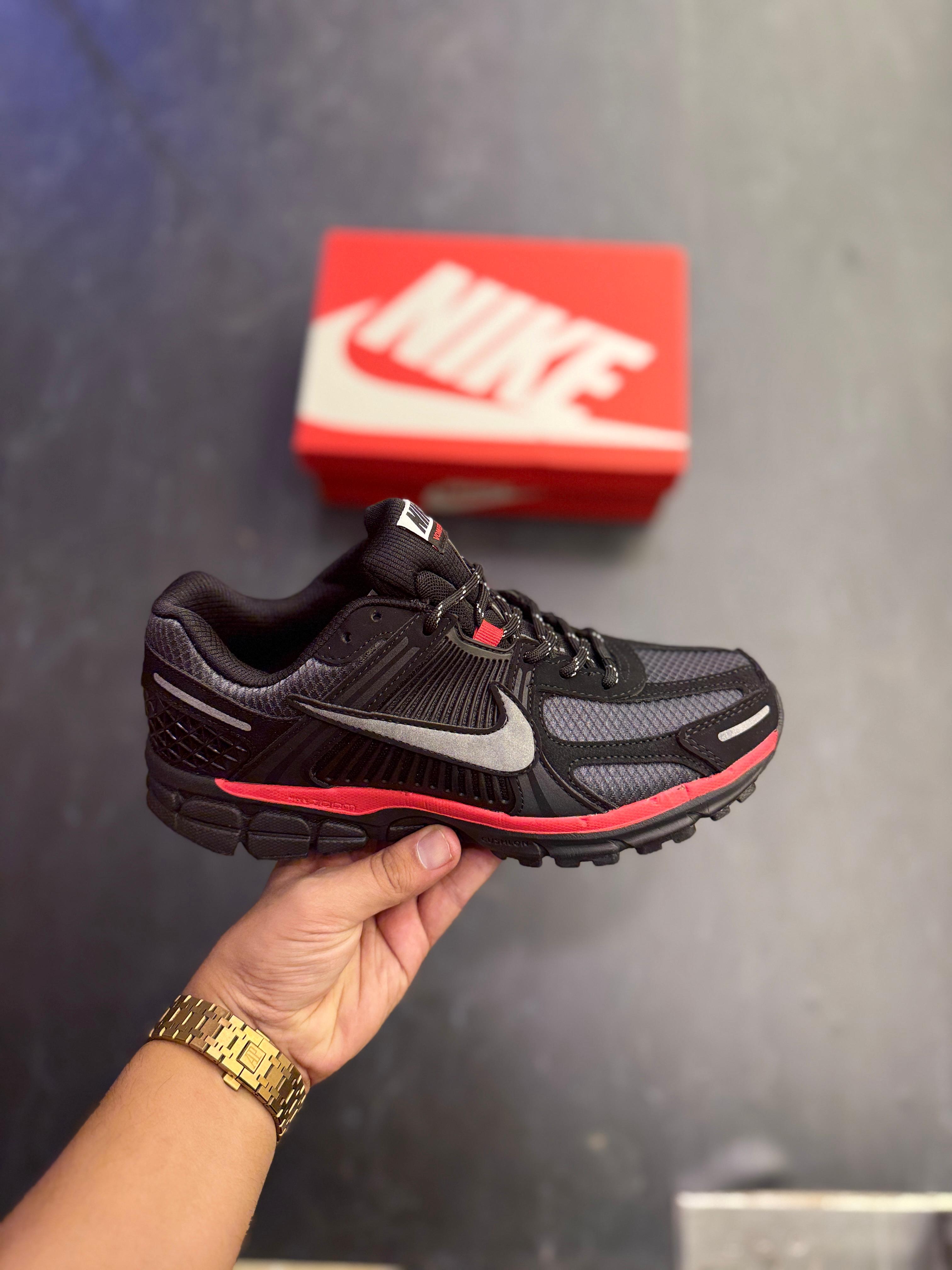 NIKE ZOOM VOMERO BRED SPIDERMAN