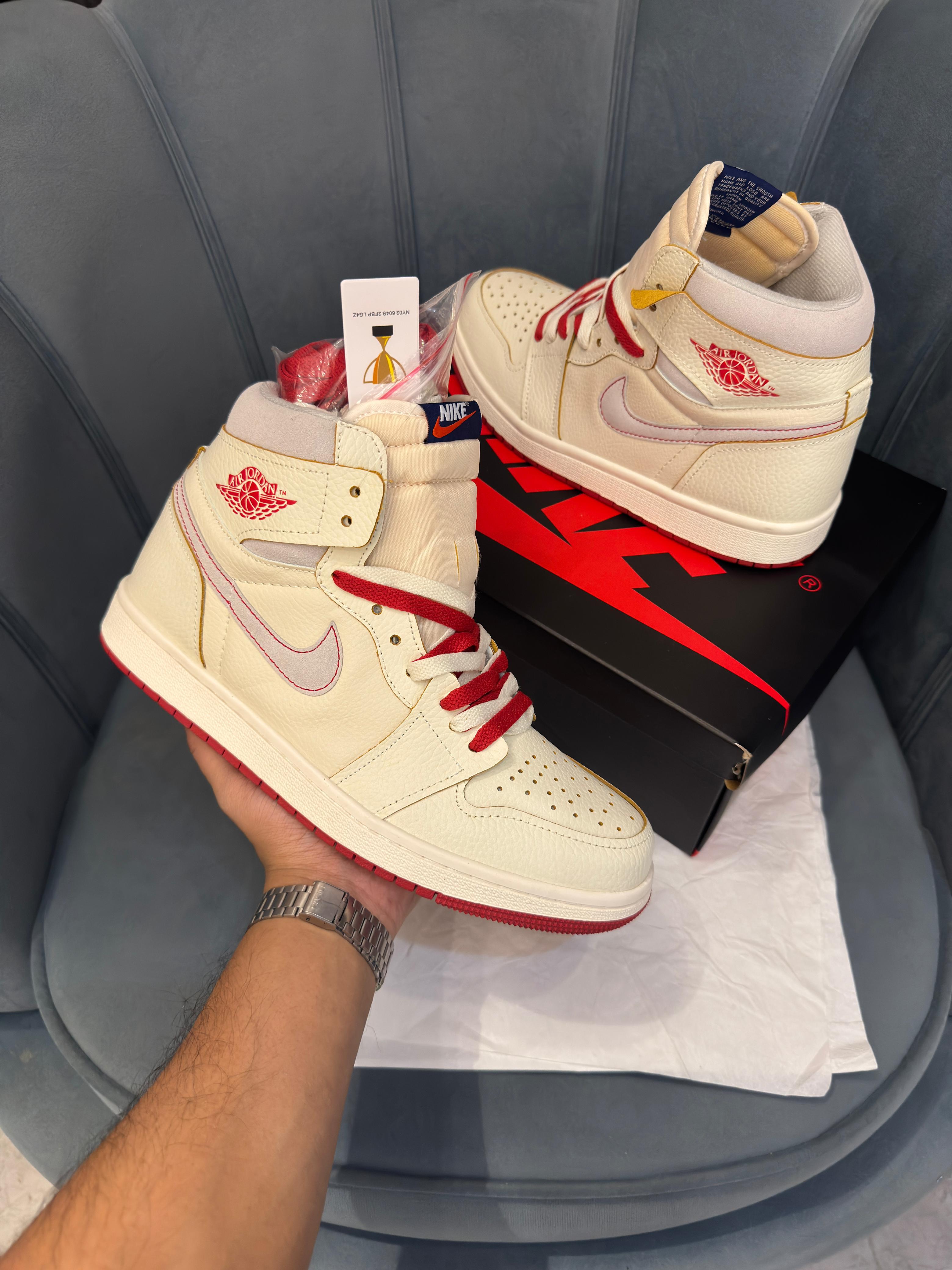 AIR JORDANS RETRO 1 MID CINNABAR