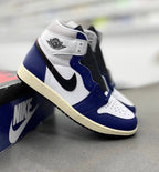 AIR JORDANS RETRO 1 MID RARE AIR ROYALE