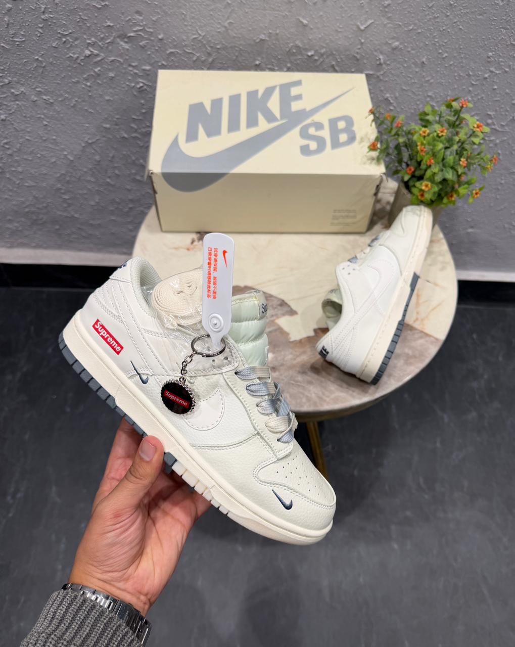 NIKE SB DUNK X SUPREME WHITE GREY DOUBLE COLOR SOLE