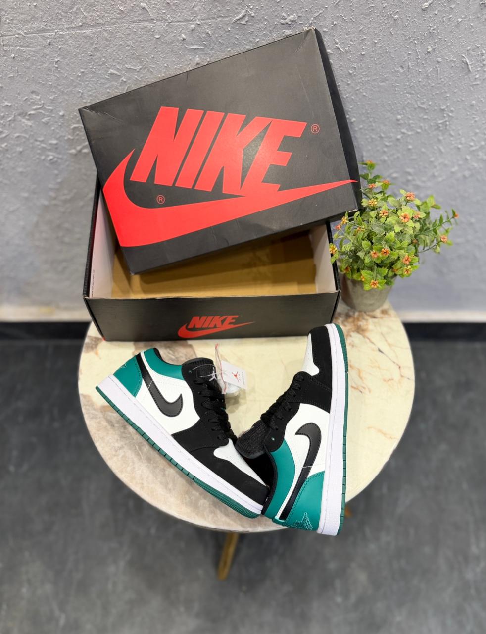 AIR JORDANS RETRO 1 LOW BLACK GREEN