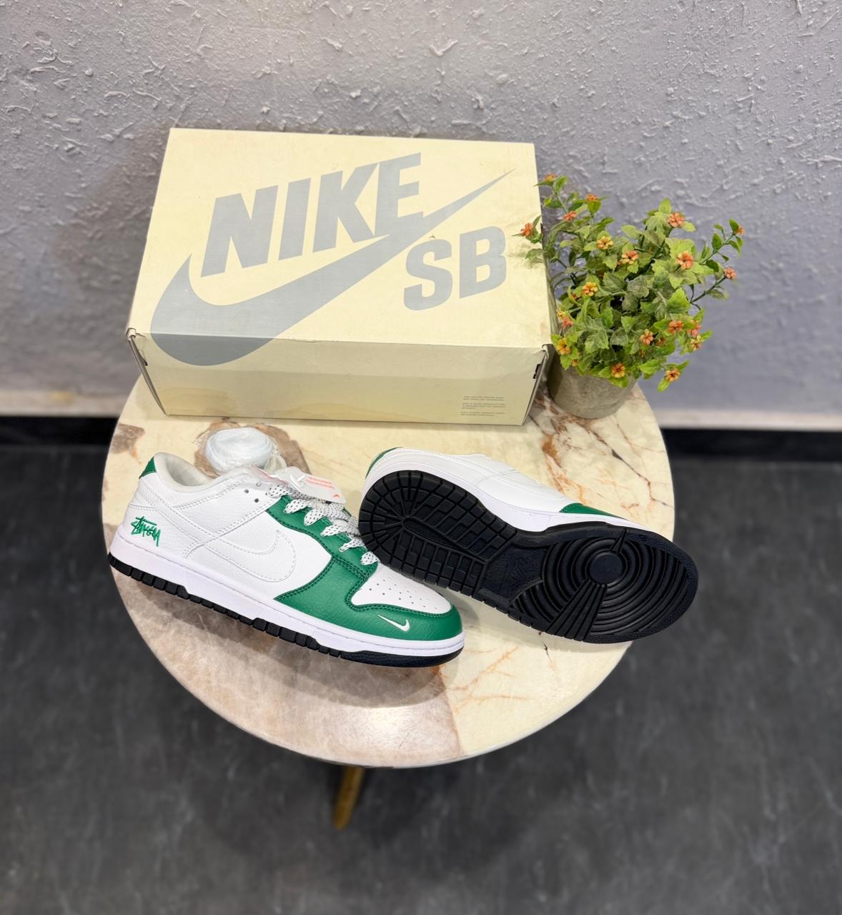 Greyhut-NIKE SB DUNK STUSSY WHITE GREEN 2026