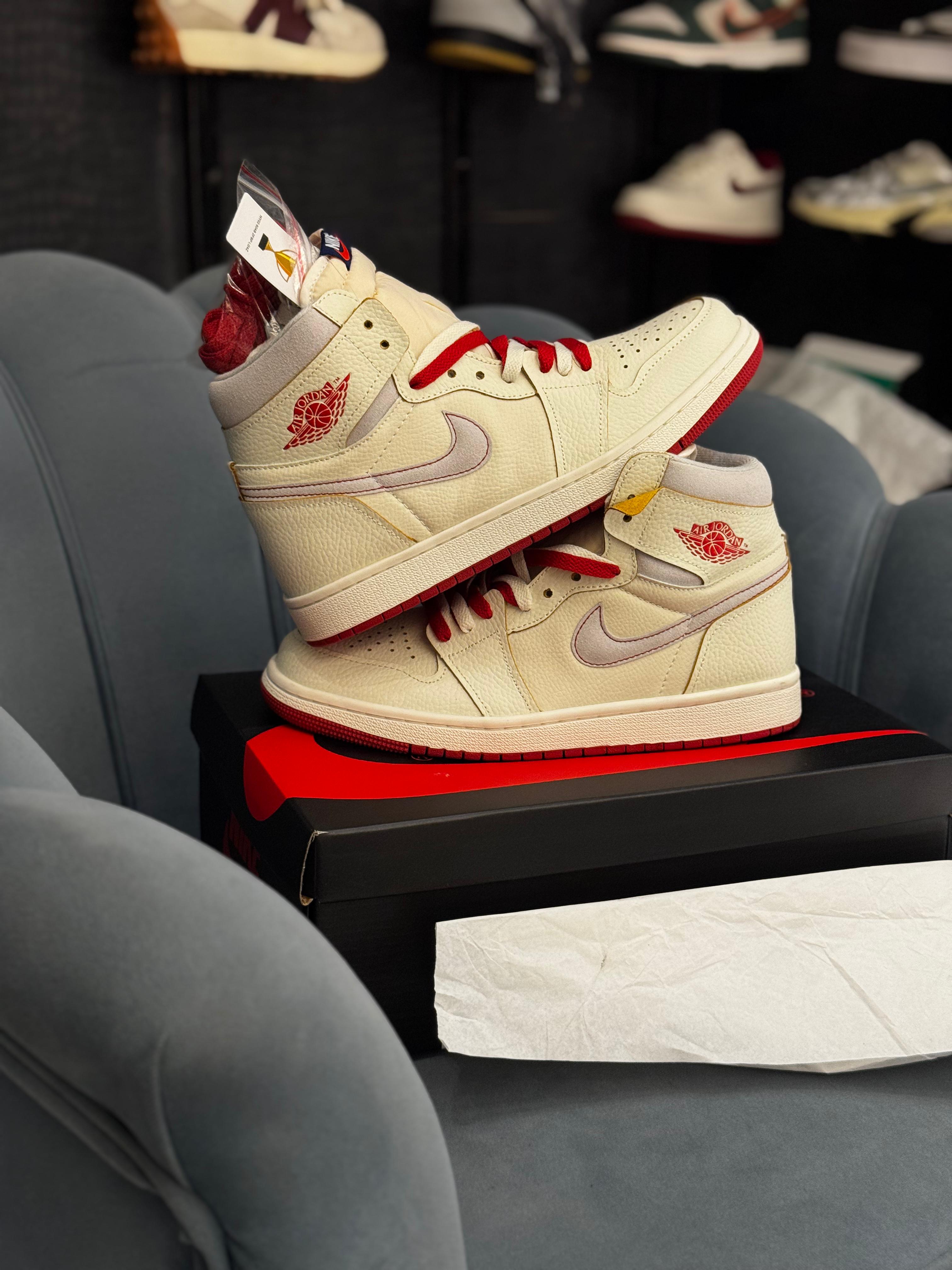 AIR JORDANS RETRO 1 MID CINNABAR