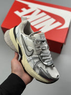 Nike V2K Run Metalic