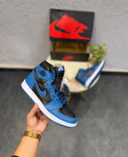 AIR JORDANS RETRO 1 HIGH MARINE BLUE