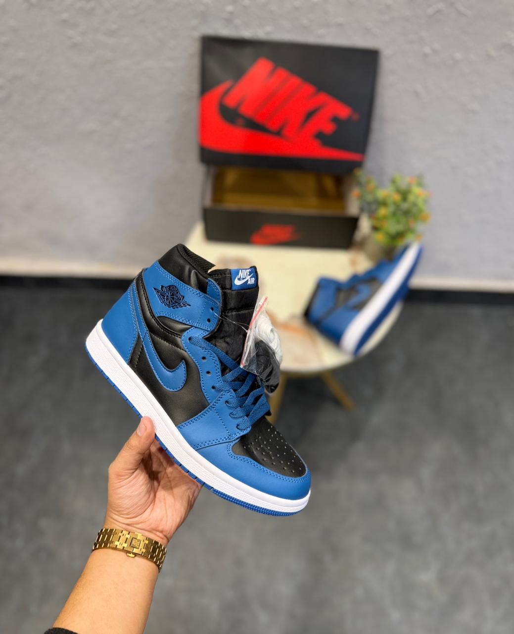 AIR JORDANS RETRO 1 HIGH MARINE BLUE