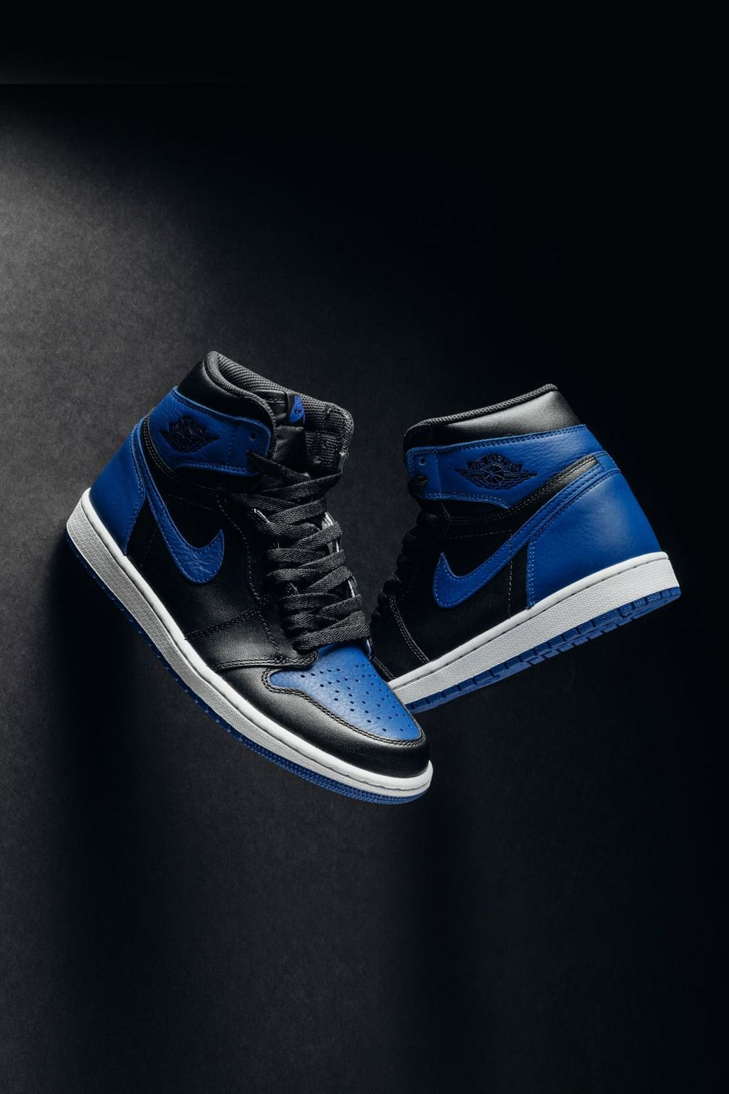 AIR JORDANS RETRO 1 HIGH MARINE BLUE