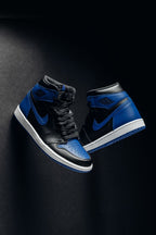 AIR JORDANS RETRO 1 HIGH MARINE BLUE