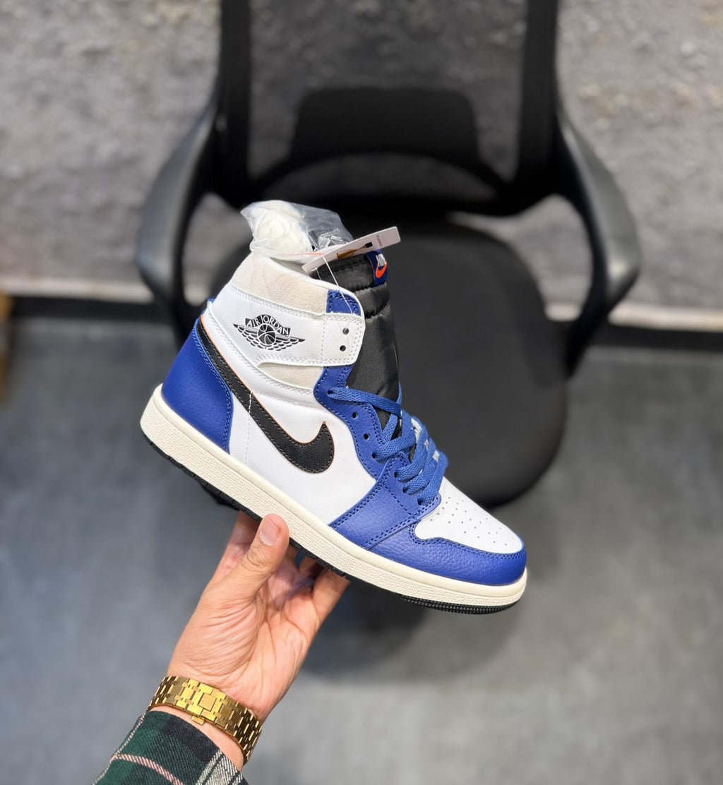AIR JORDANS RETRO 1 MID RARE AIR ROYALE