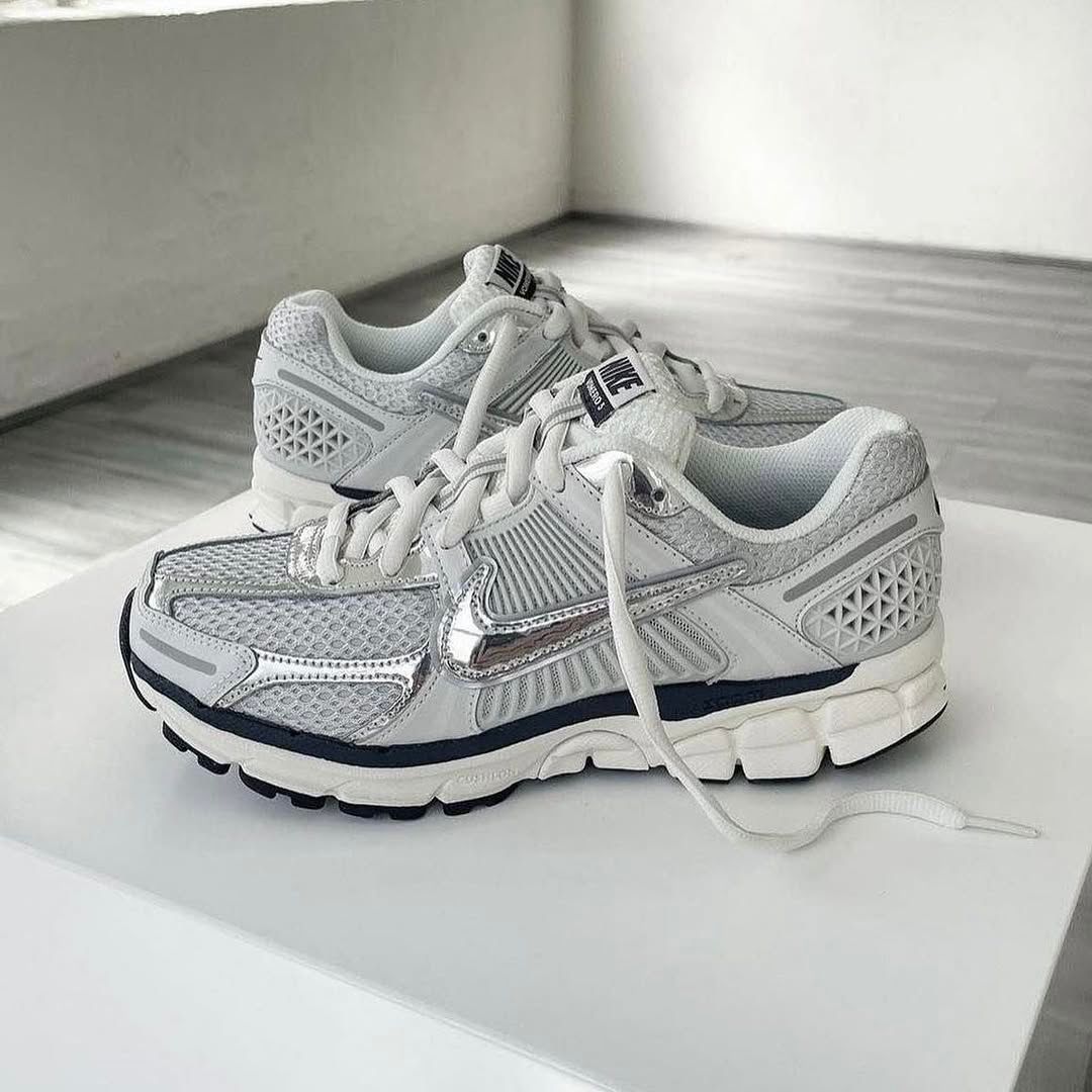 Greyhut-NIKE ZOOM VOMERO PHOTON DUST