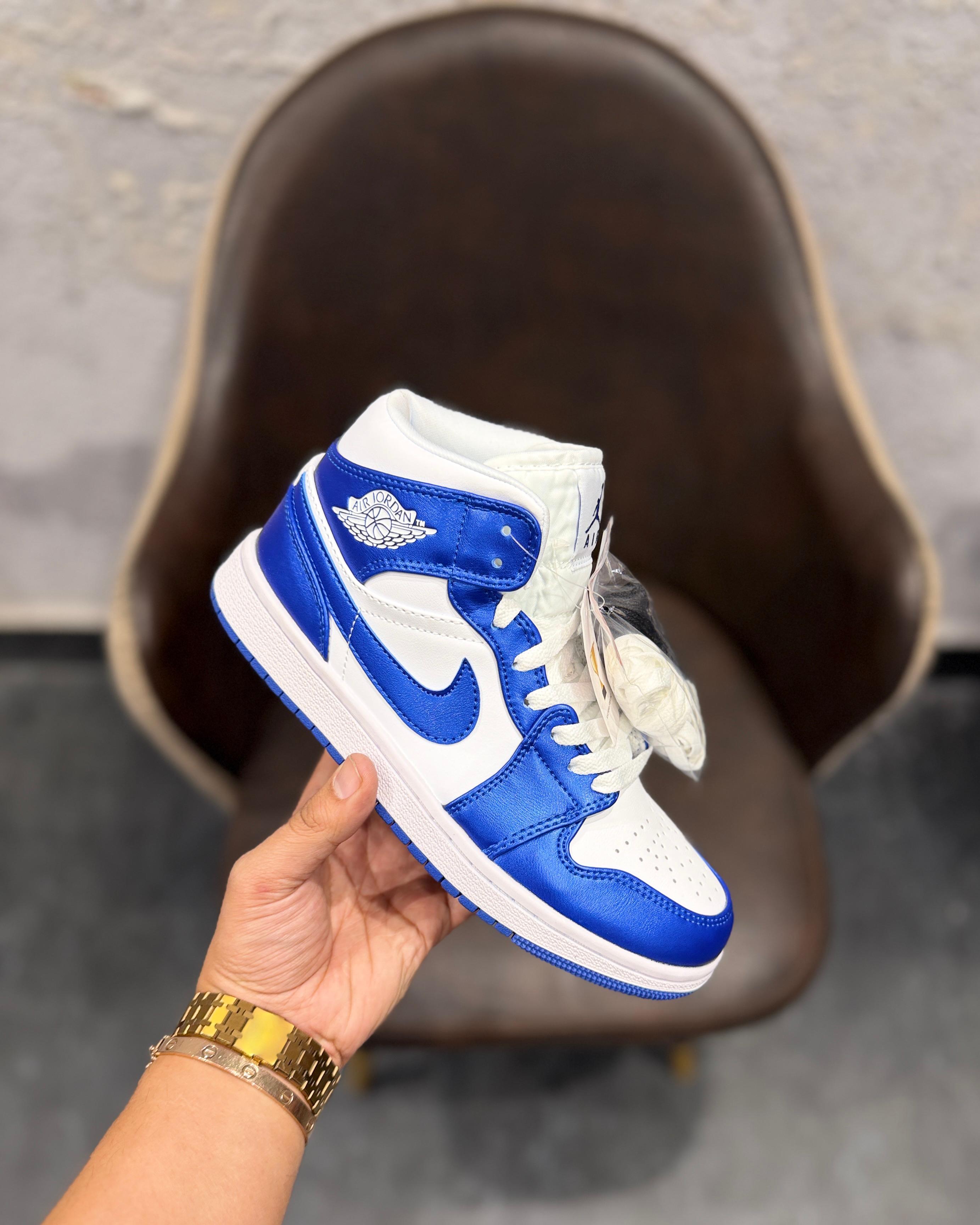 AIR JORDANS RETRO 1 MID ROYALE BLUE