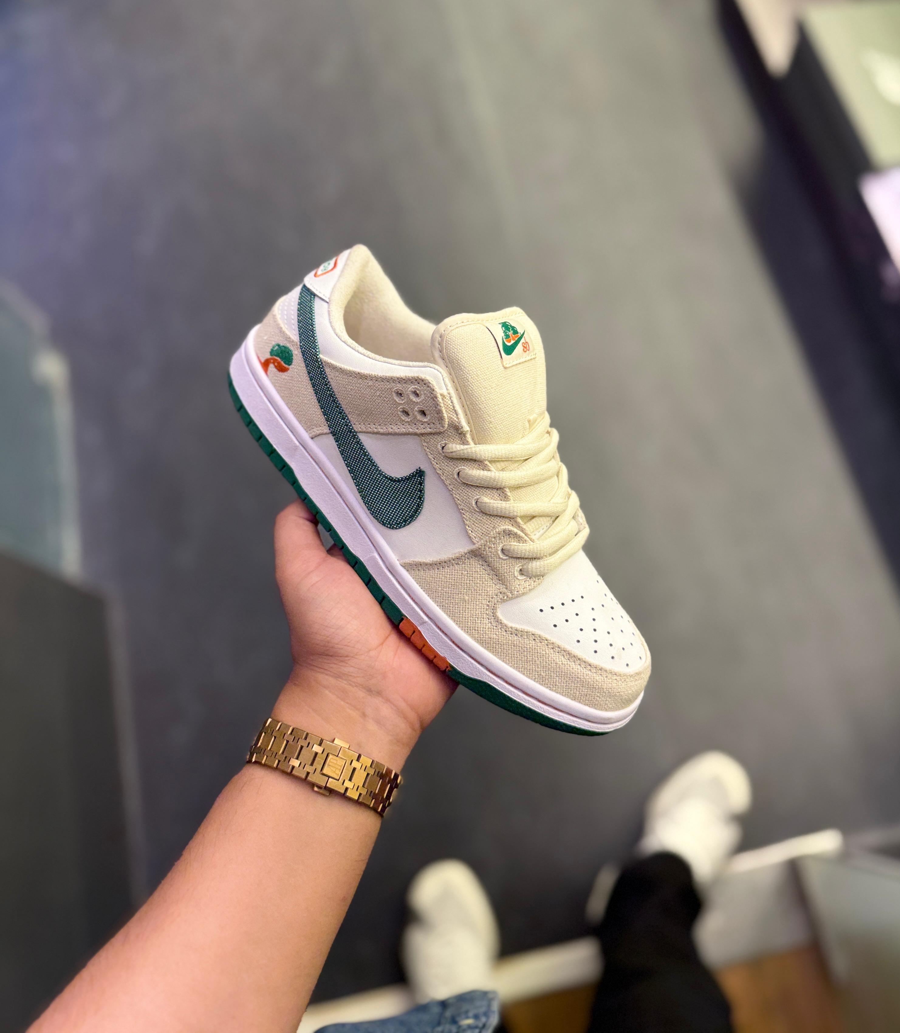 Greyhut-NIKE SB DUNKS JARRITOES